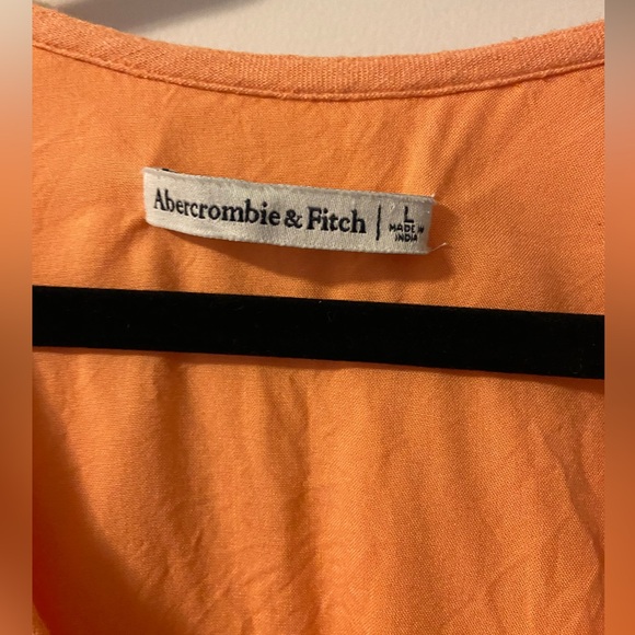 Like-New Abercrombie & Finch Crop Top - Picture 4 of 5